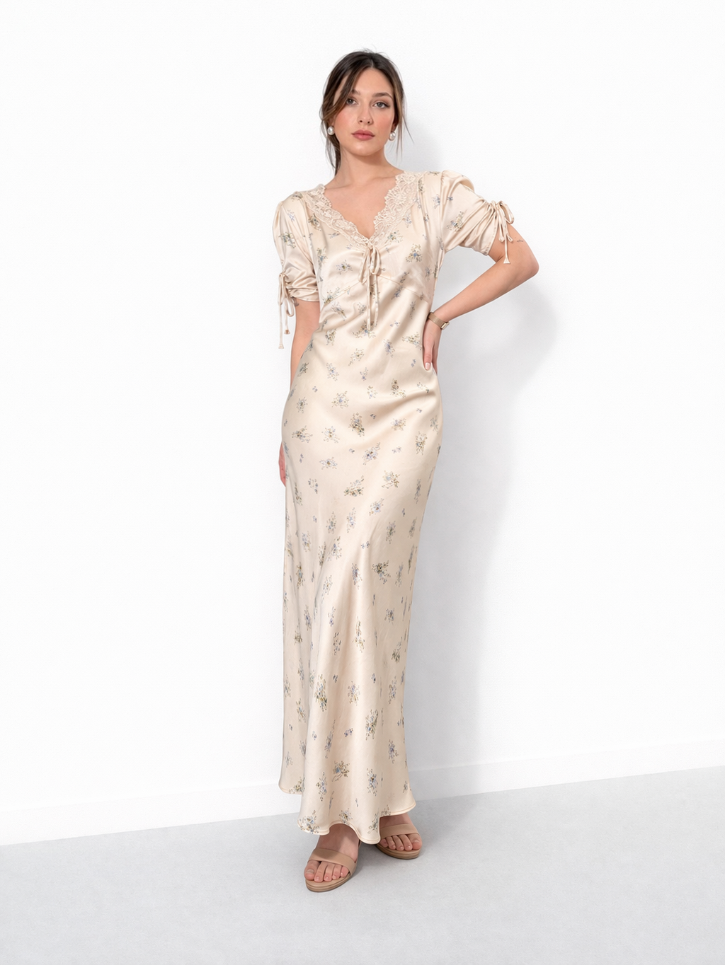 Abito floreale con pizzo IMPERIAL