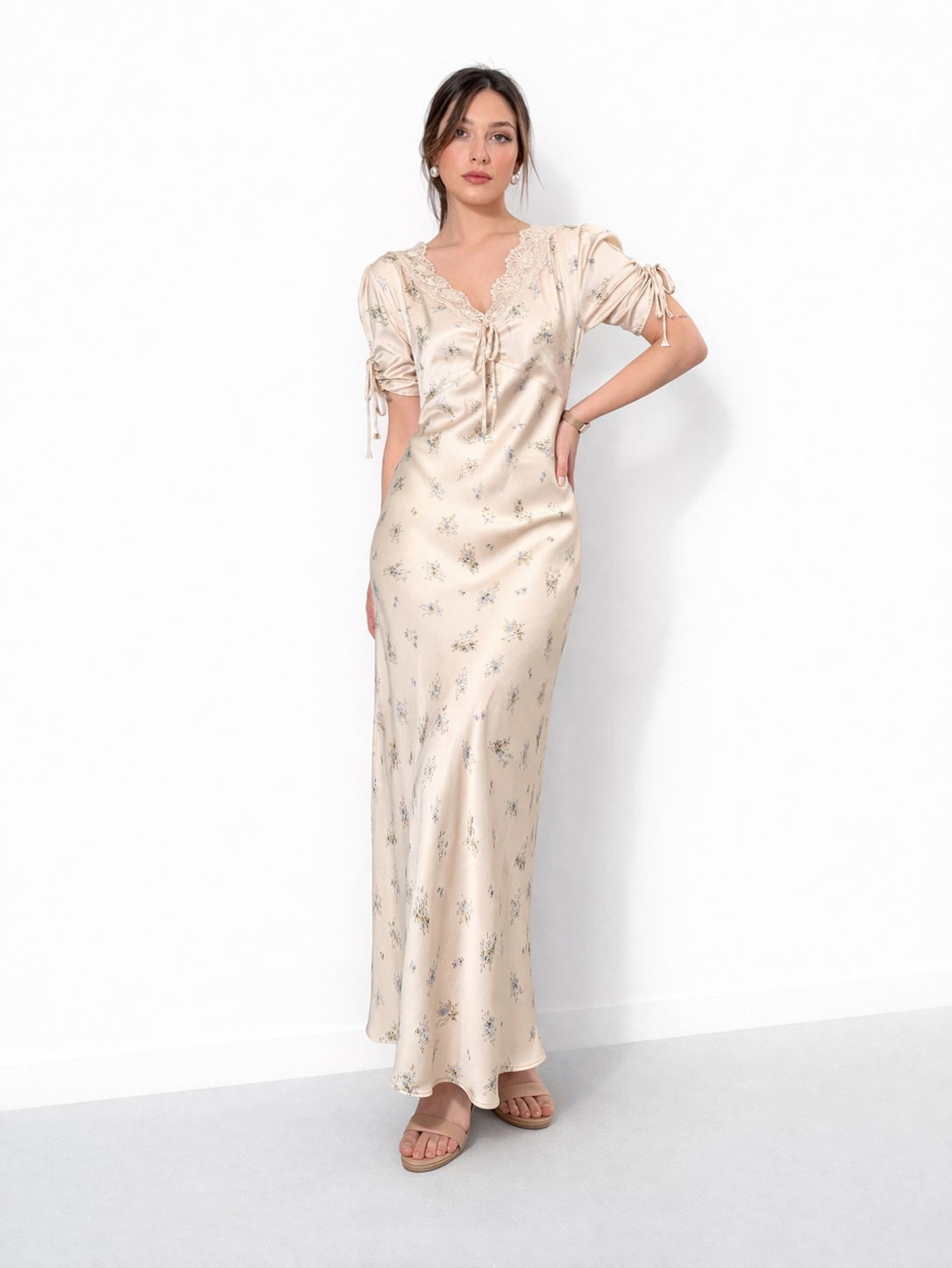 Abito floreale con pizzo IMPERIAL