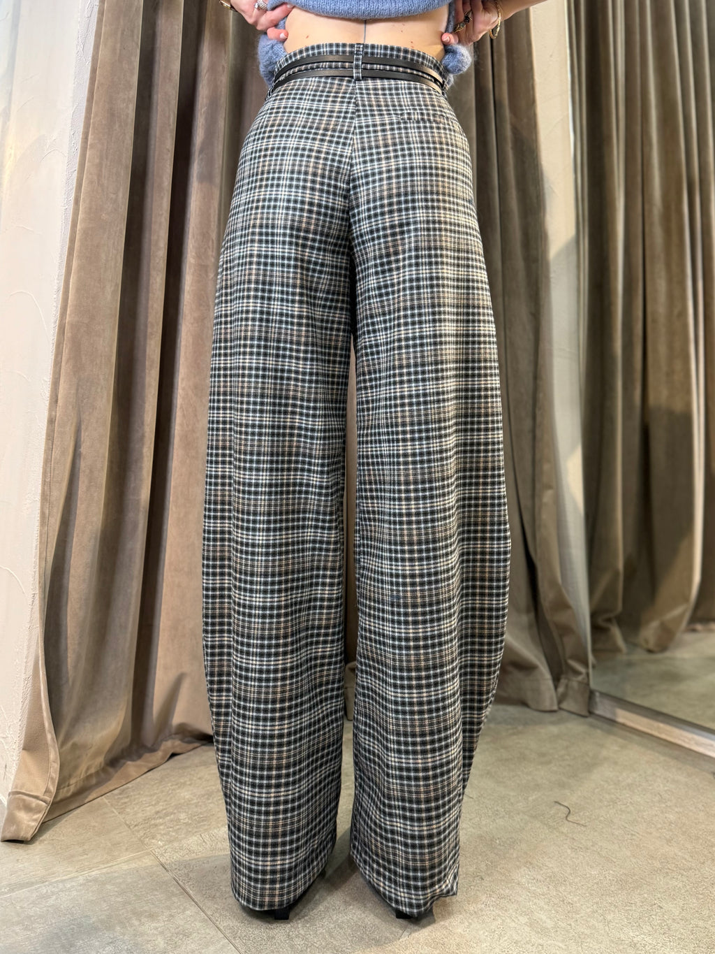 Pantalone in fantasia check con due cinturini