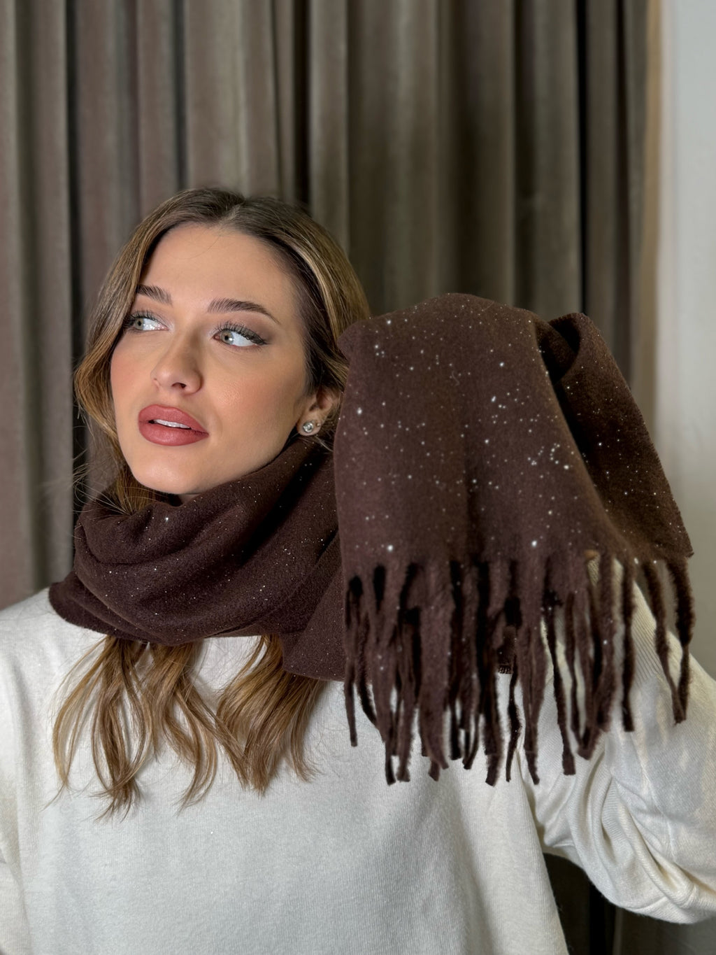 Sciarpa con brillantini e micro paillettes