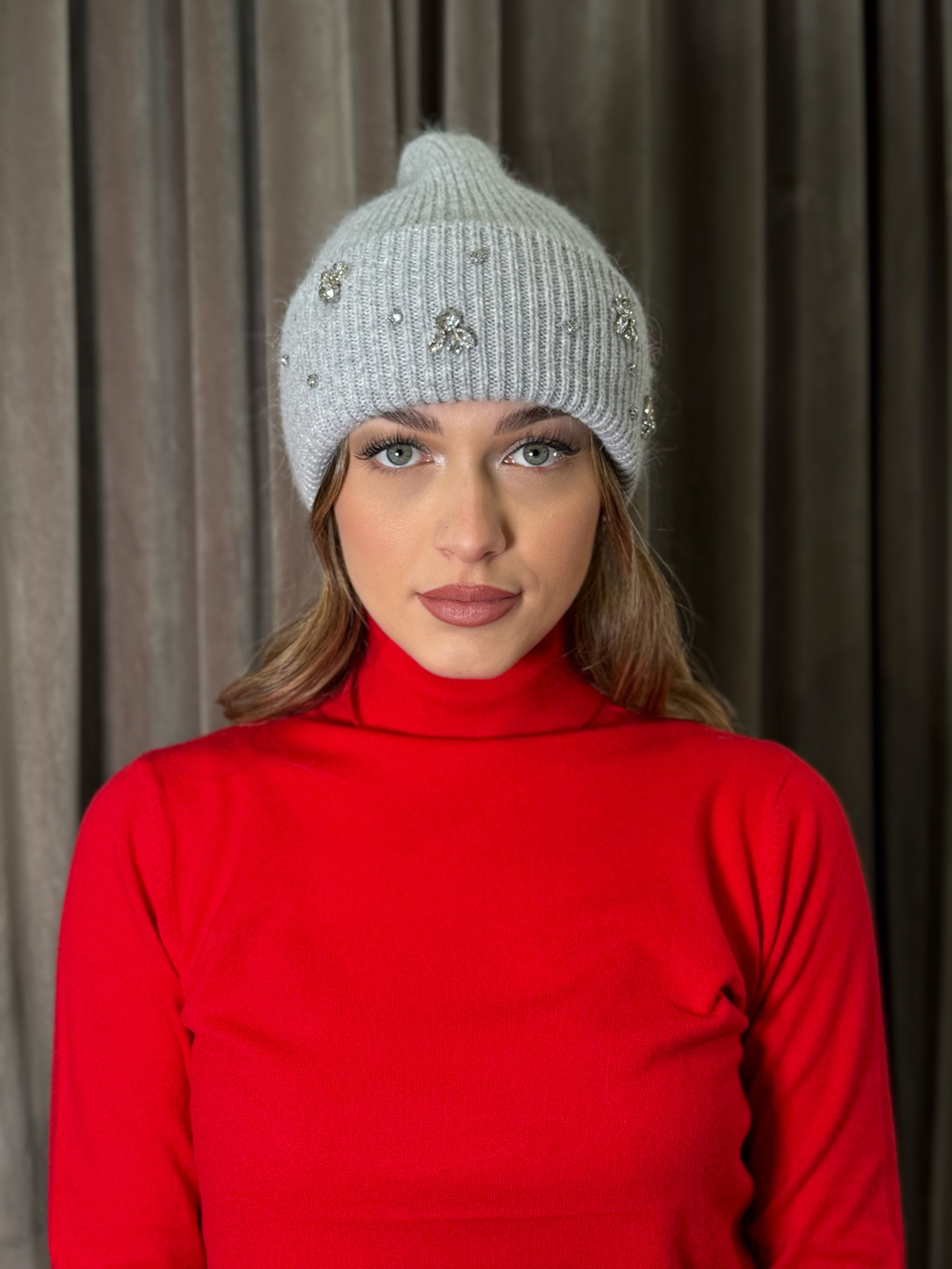 Berretto con applicazioni