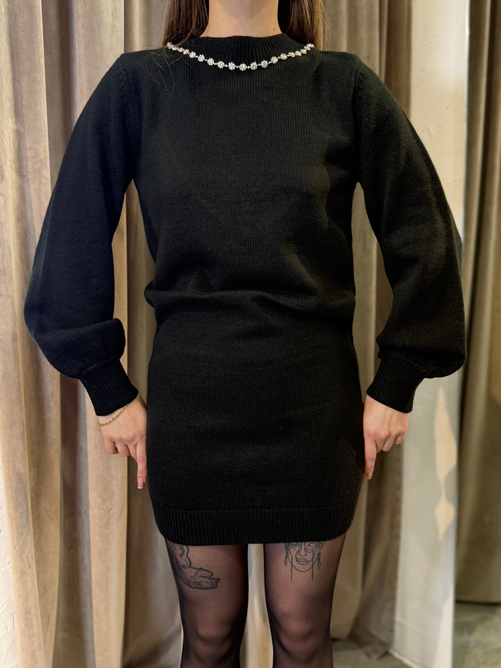 Abito nero in maglia con scollo a V sul retro TRASH AND LUXURY