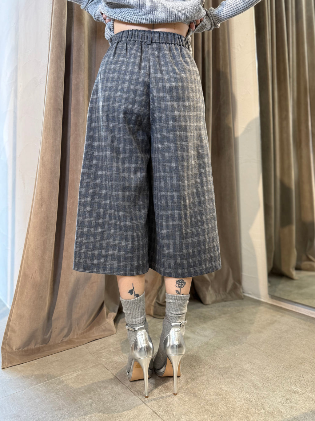 Pantaloni culotte a quadri grigio-blu