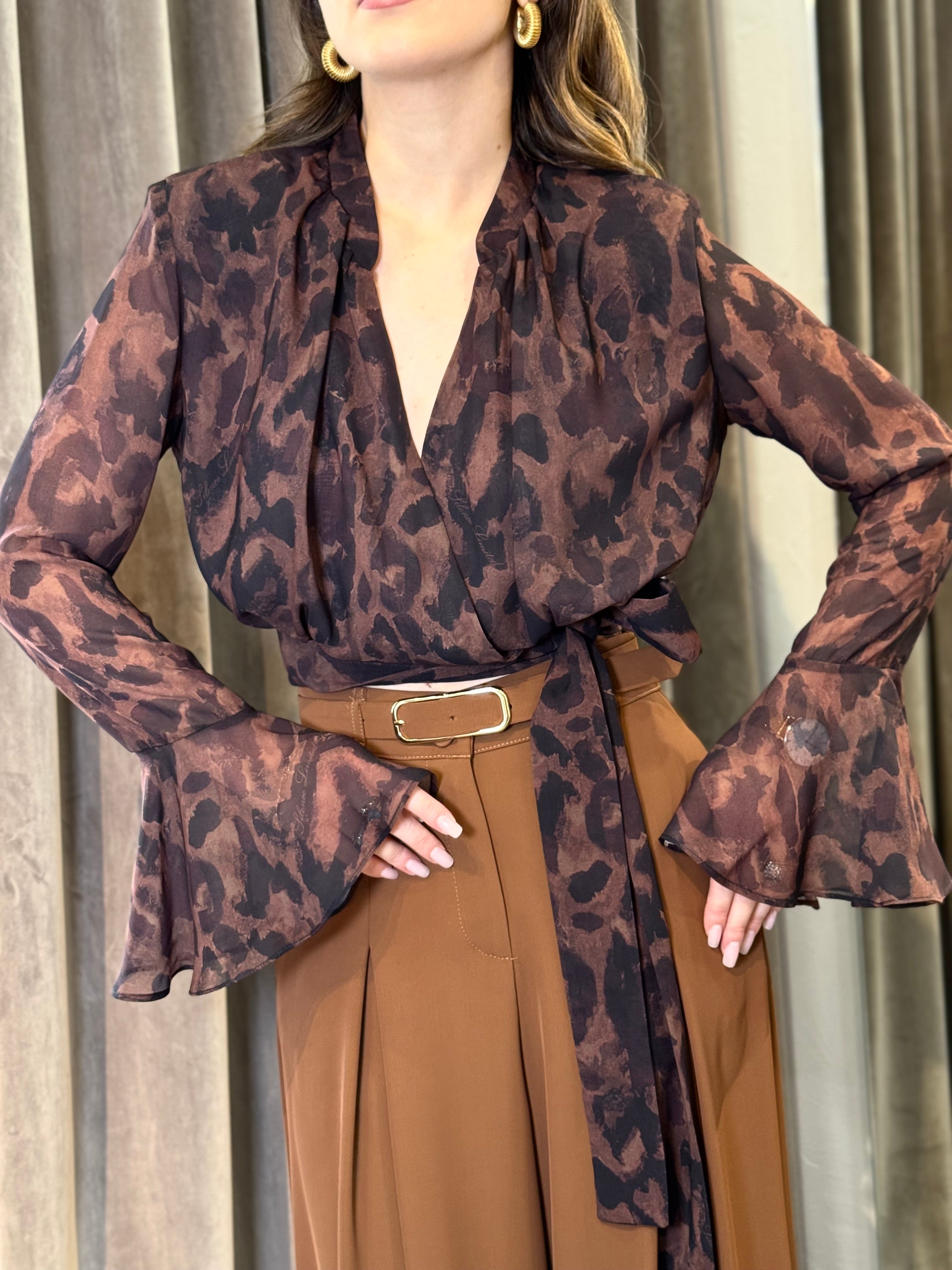 Blusa cropped incrociata leopardata SILENCE LIMITED
