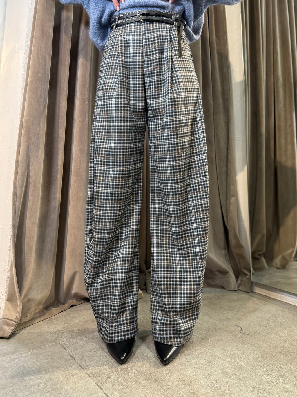 Pantalone in fantasia check con due cinturini