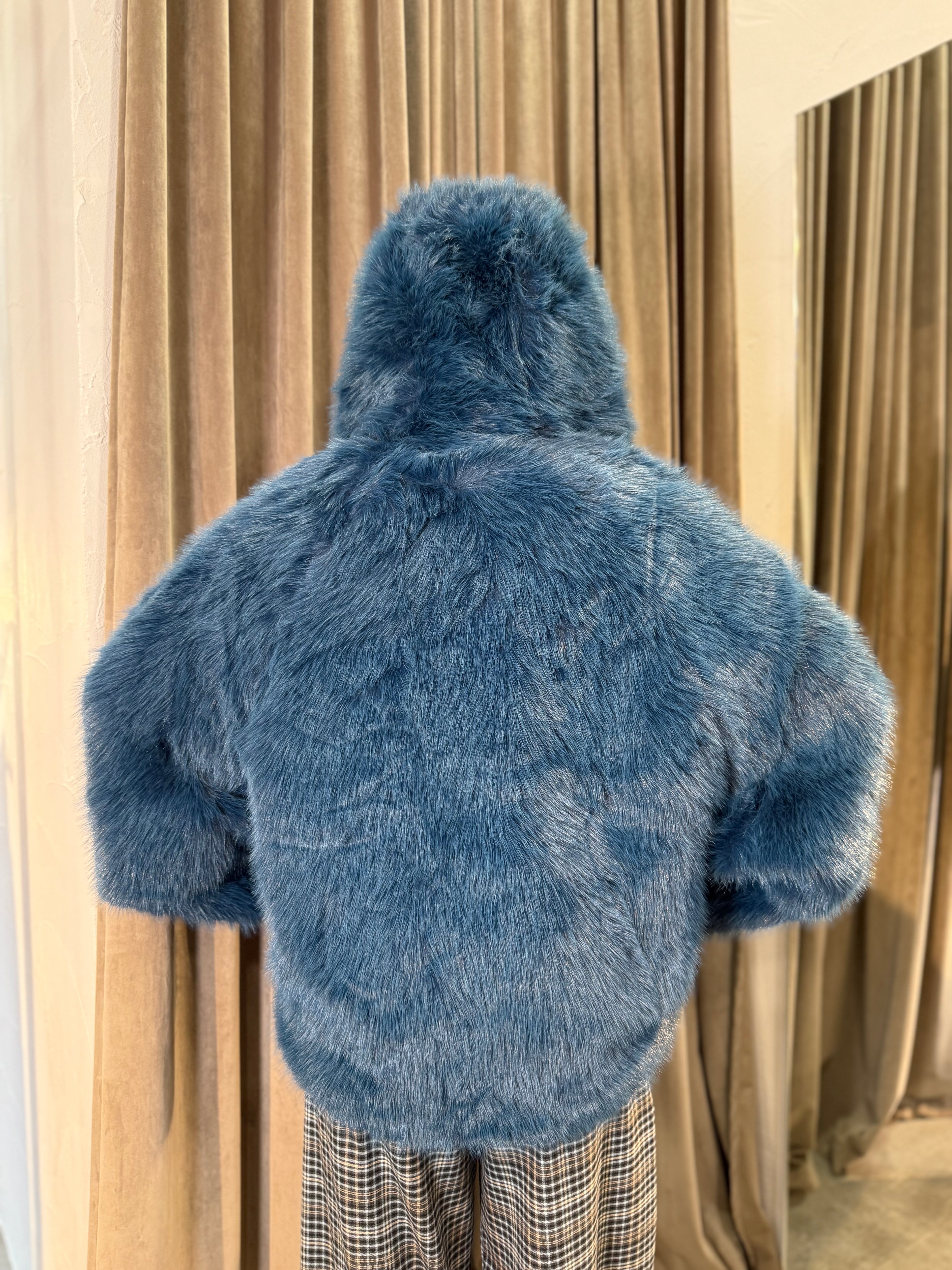 Eco pelliccia con cappuccio