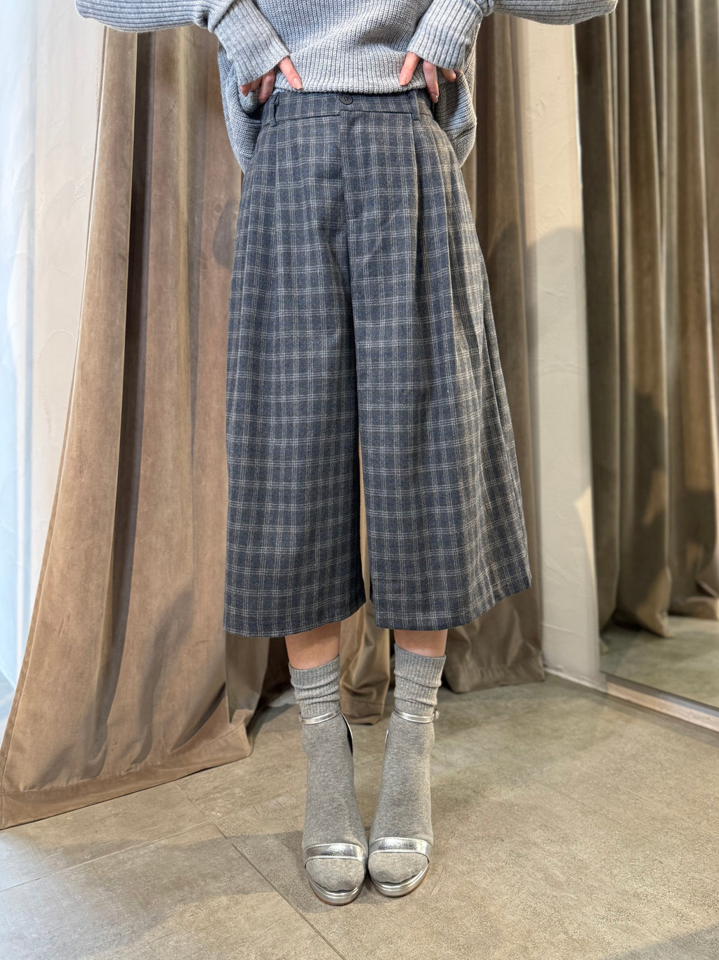 Pantaloni culotte a quadri grigio-blu